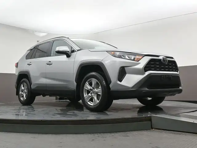 2025 Toyota RAV4 LE HYBRID & GAS |AWD | LOW MILEAGE | APPLE CARP - Photo 36