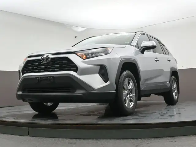 2025 Toyota RAV4 LE HYBRID & GAS |AWD | LOW MILEAGE | APPLE CARP - Photo 37