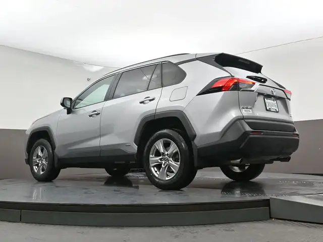2025 Toyota RAV4 LE HYBRID & GAS |AWD | LOW MILEAGE | APPLE CARP - Photo 40