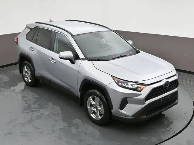 2025 Toyota RAV4 LE HYBRID & GAS |AWD | LOW MILEAGE | APPLE CARP - Photo 42