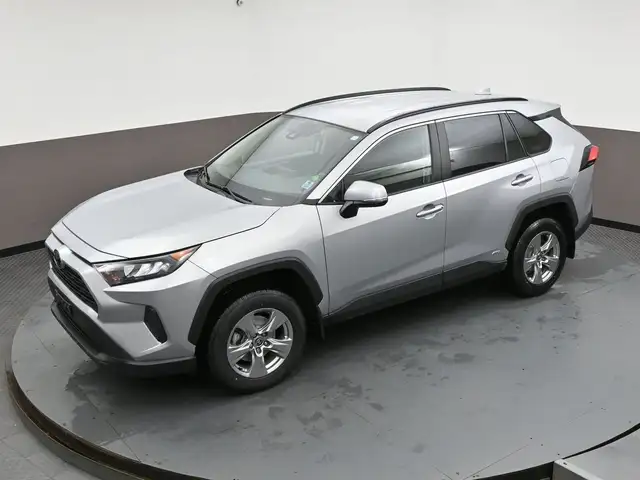 2025 Toyota RAV4 LE HYBRID & GAS |AWD | LOW MILEAGE | APPLE CARP - Photo 44