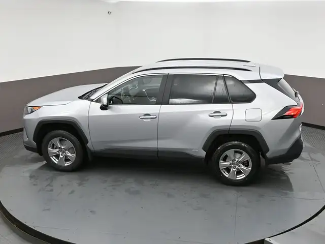 2025 Toyota RAV4 LE HYBRID & GAS |AWD | LOW MILEAGE | APPLE CARP - Photo 45