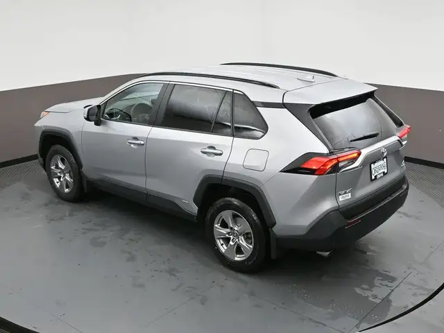 2025 Toyota RAV4 LE HYBRID & GAS |AWD | LOW MILEAGE | APPLE CARP - Photo 46