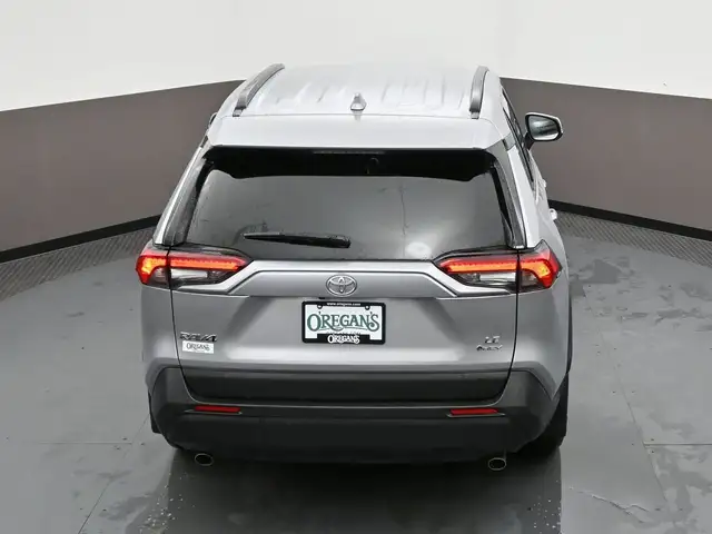 2025 Toyota RAV4 LE HYBRID & GAS |AWD | LOW MILEAGE | APPLE CARP - Photo 47
