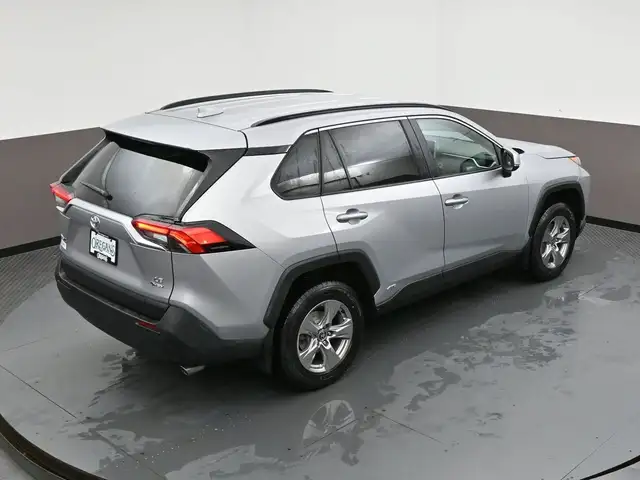 2025 Toyota RAV4 LE HYBRID & GAS |AWD | LOW MILEAGE | APPLE CARP - Photo 48