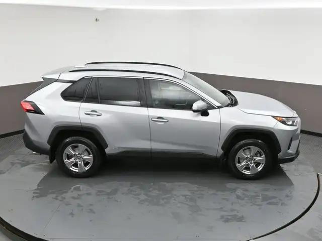 2025 Toyota RAV4 LE HYBRID & GAS |AWD | LOW MILEAGE | APPLE CARP - Photo 49