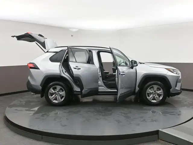2025 Toyota RAV4 LE HYBRID & GAS |AWD | LOW MILEAGE | APPLE CARP - Photo 50