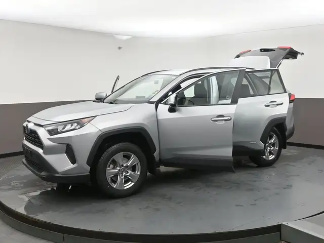 2025 Toyota RAV4 LE HYBRID & GAS |AWD | LOW MILEAGE | APPLE CARP - Photo 53