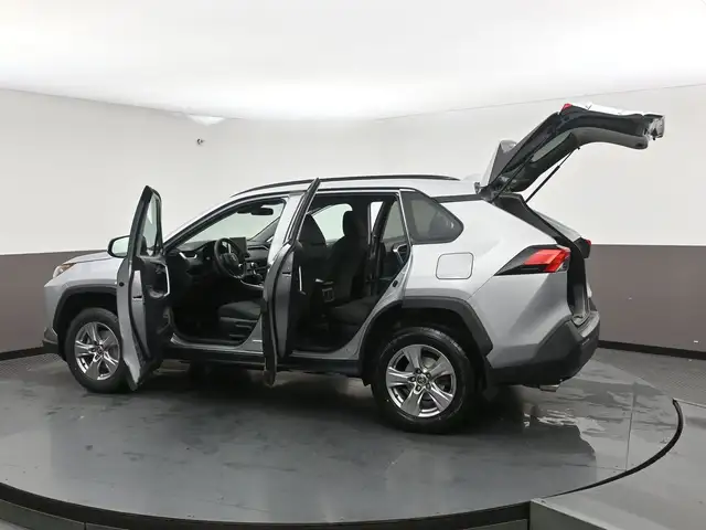 2025 Toyota RAV4 LE HYBRID & GAS |AWD | LOW MILEAGE | APPLE CARP - Photo 54