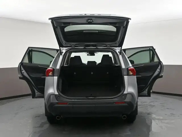 2025 Toyota RAV4 LE HYBRID & GAS |AWD | LOW MILEAGE | APPLE CARP - Photo 56