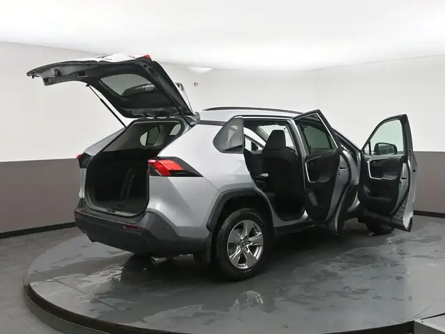 2025 Toyota RAV4 LE HYBRID & GAS |AWD | LOW MILEAGE | APPLE CARP - Photo 57