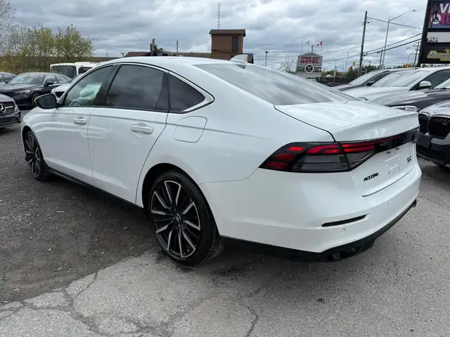 2023 Honda Accord Hybrid Touring - Photo 4