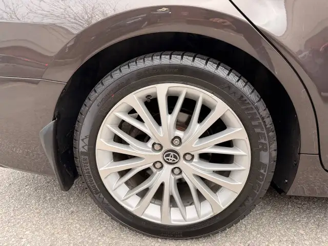 2020 Toyota Camry Hybrid XLE Auto, LEATHER, SUNROOF, NAVIGATION - Photo 5