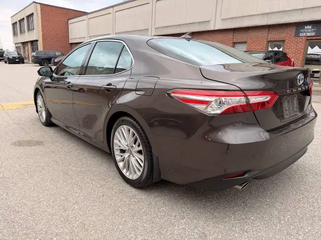 2020 Toyota Camry Hybrid XLE Auto, LEATHER, SUNROOF, NAVIGATION - Photo 7