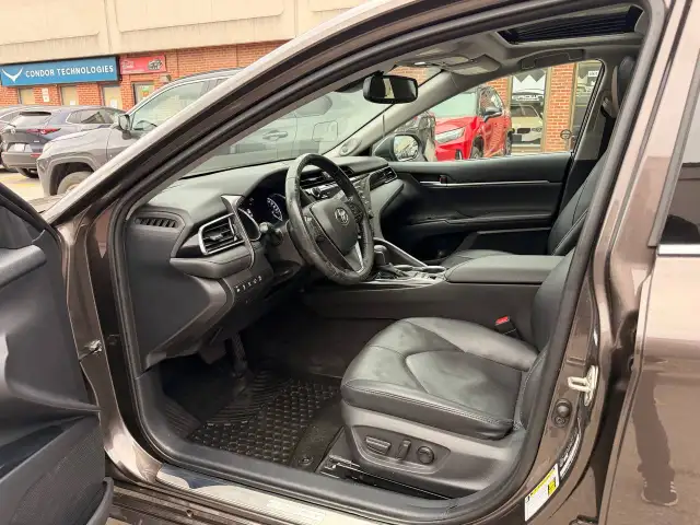 2020 Toyota Camry Hybrid XLE Auto, LEATHER, SUNROOF, NAVIGATION - Photo 9