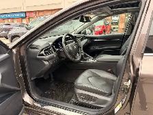 2020 Toyota Camry Hybrid XLE Auto, LEATHER, SUNROOF, NAVIGATION - Photo 9