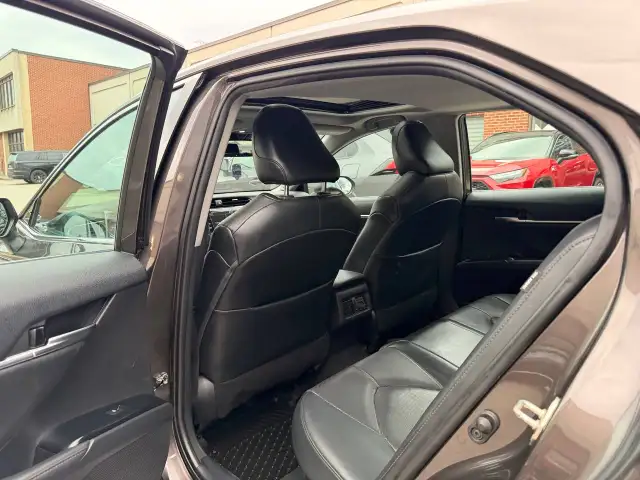 2020 Toyota Camry Hybrid XLE Auto, LEATHER, SUNROOF, NAVIGATION - Photo 13