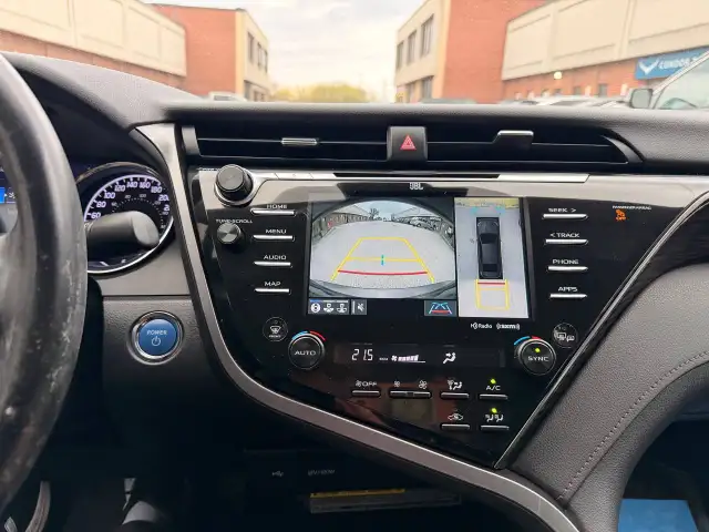 2020 Toyota Camry Hybrid XLE Auto, LEATHER, SUNROOF, NAVIGATION - Photo 16