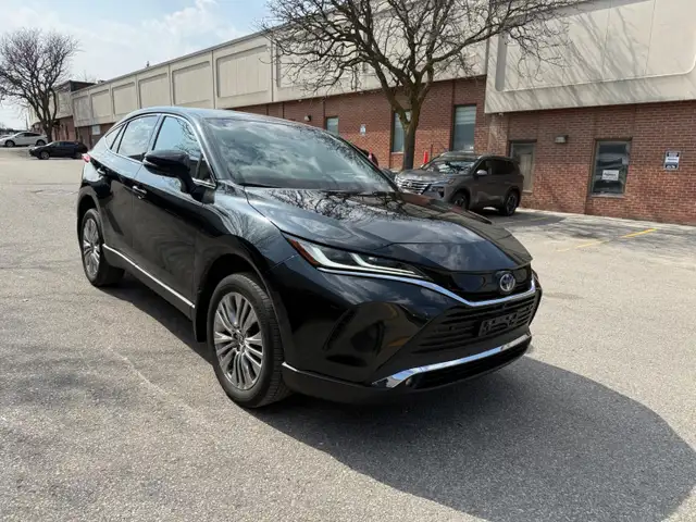 2023 Toyota Venza LIMITED AWD , ONE OWNER, PANORAMIC ROOF, LEATH - Photo 3