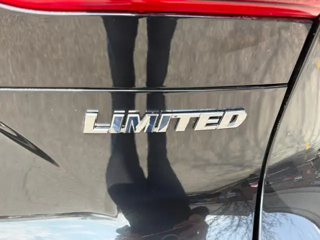 2023 Toyota Venza LIMITED AWD , ONE OWNER, PANORAMIC ROOF, LEATH - Photo 8