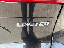 2023 Toyota Venza LIMITED AWD , ONE OWNER, PANORAMIC ROOF, LEATH - Photo 8