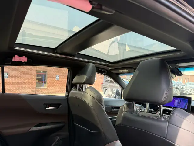 2023 Toyota Venza LIMITED AWD , ONE OWNER, PANORAMIC ROOF, LEATH - Photo 9