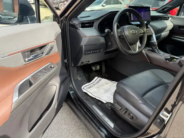 2023 Toyota Venza LIMITED AWD , ONE OWNER, PANORAMIC ROOF, LEATH - Photo 11