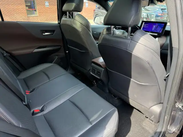 2023 Toyota Venza LIMITED AWD , ONE OWNER, PANORAMIC ROOF, LEATH - Photo 14