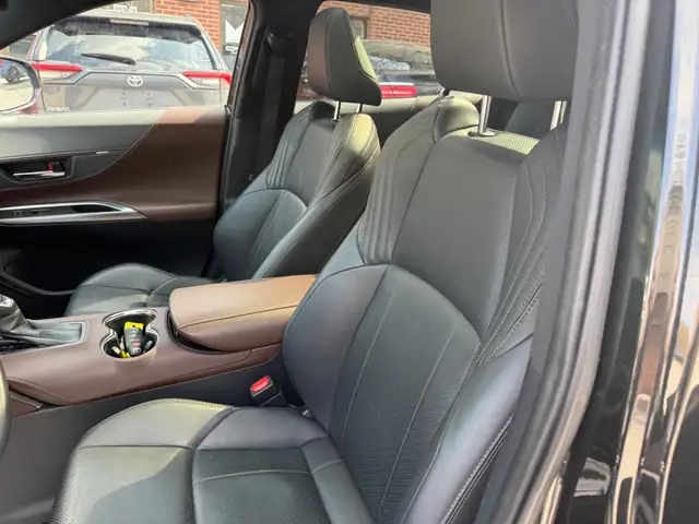 2023 Toyota Venza LIMITED AWD , ONE OWNER, PANORAMIC ROOF, LEATH - Photo 16
