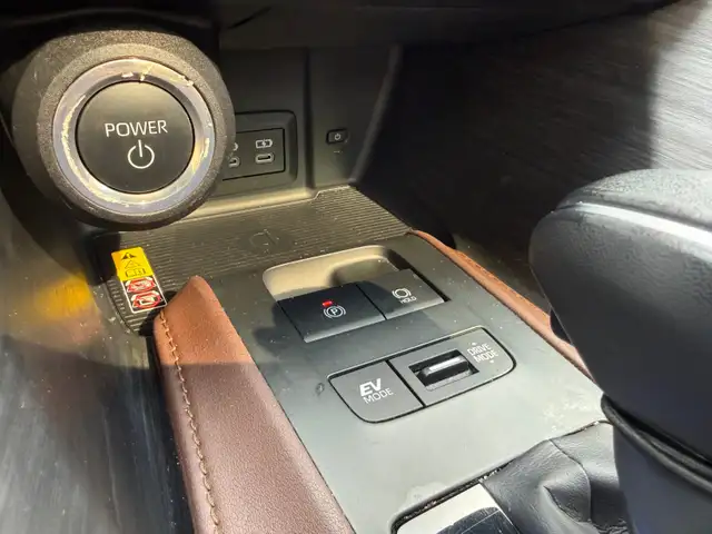 2023 Toyota Venza LIMITED AWD , ONE OWNER, PANORAMIC ROOF, LEATH - Photo 17