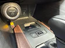 2023 Toyota Venza LIMITED AWD , ONE OWNER, PANORAMIC ROOF, LEATH - Photo 17
