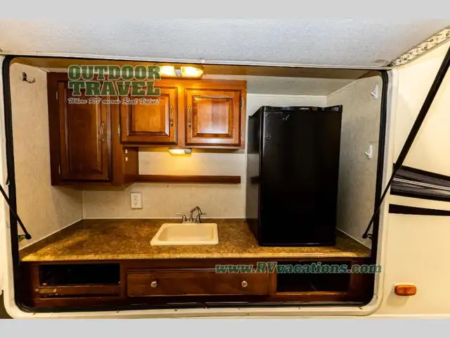 2013 Coachmen RV Freedom Express 292BHDS - Photo 6