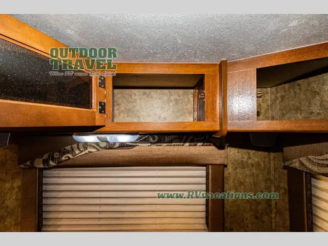 2013 Coachmen RV Freedom Express 292BHDS - Photo 17