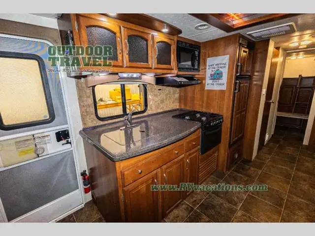 2013 Coachmen RV Freedom Express 292BHDS - Photo 19