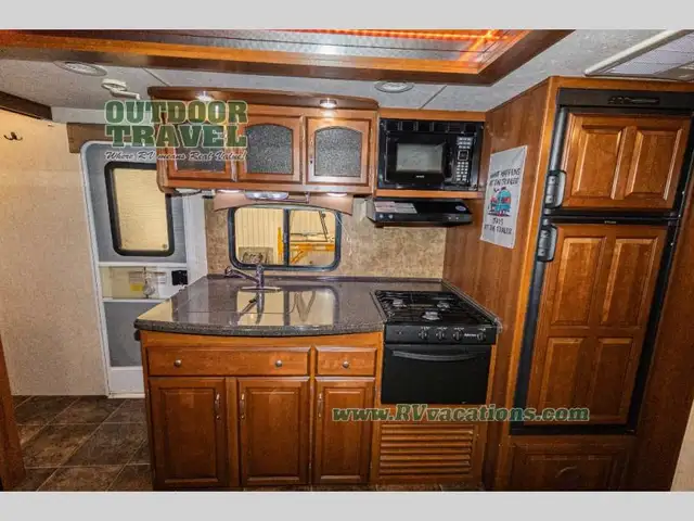 2013 Coachmen RV Freedom Express 292BHDS - Photo 20
