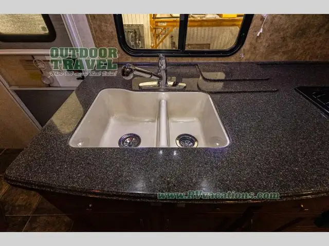 2013 Coachmen RV Freedom Express 292BHDS - Photo 21