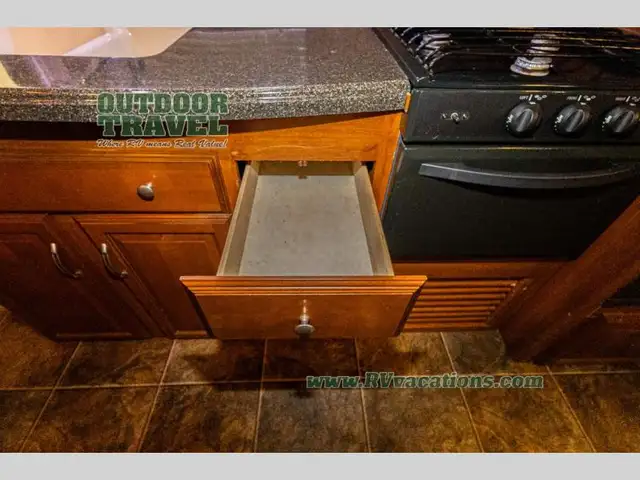2013 Coachmen RV Freedom Express 292BHDS - Photo 28