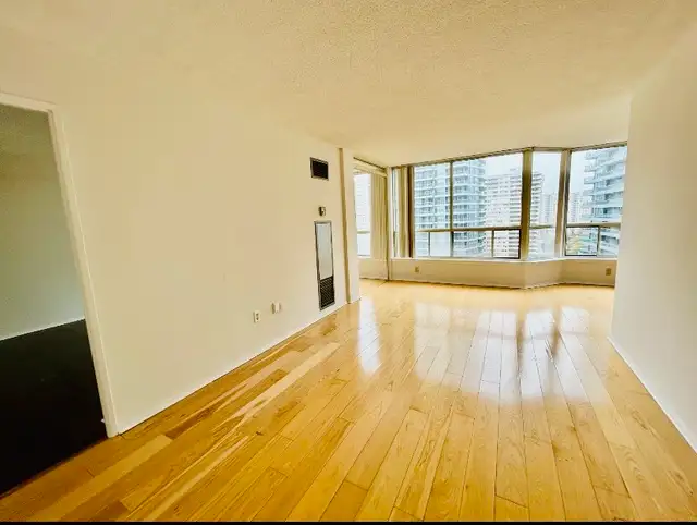 LARGE ALL-INCLUSIVE SUITE AVAILABLE NOW, MISSISSAUGA CITY CENTRE - Photo 15