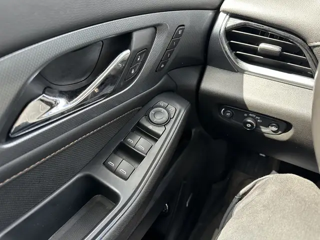 2021 Chevrolet Traverse - Photo 22
