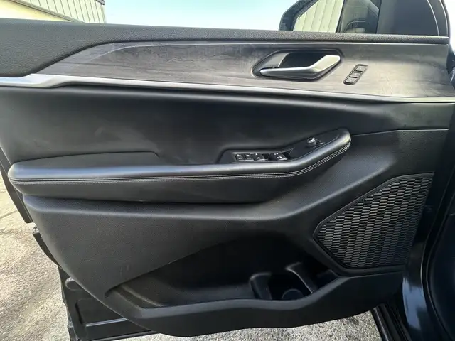 2023 Jeep Grand Cherokee - Photo 10