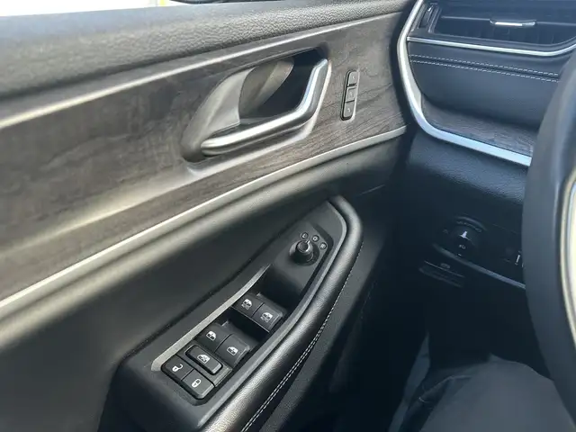 2023 Jeep Grand Cherokee - Photo 20