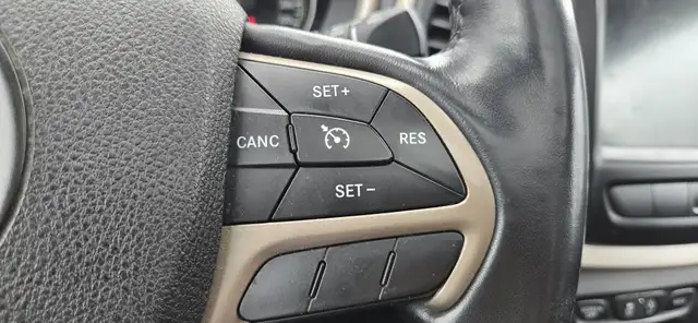 2015 Jeep Cherokee Sport 4dr 4x4 Automatic - Photo 11