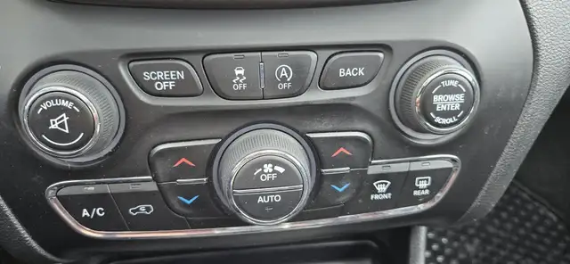 2015 Jeep Cherokee Sport 4dr 4x4 Automatic - Photo 12