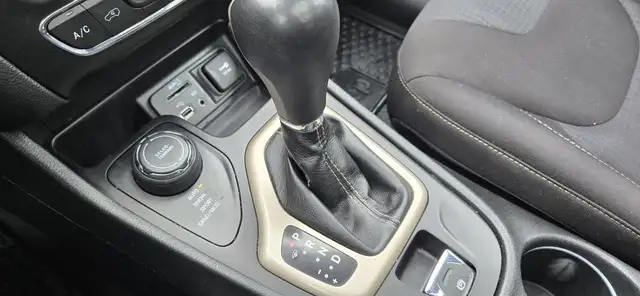 2015 Jeep Cherokee Sport 4dr 4x4 Automatic - Photo 13