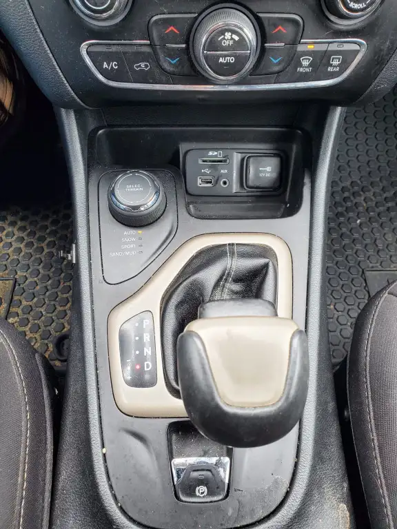 2016 Jeep Cherokee 4WD 4dr North - Photo 12