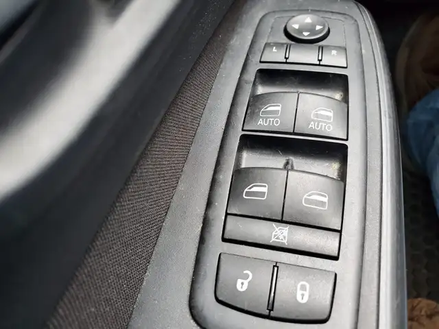 2016 Jeep Cherokee 4WD 4dr North - Photo 21