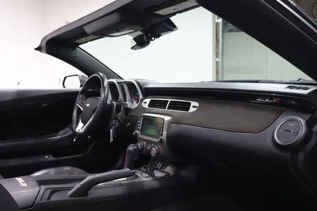 2014 Chevrolet Camaro ZL1 CONVERTIBLE | CLEAN CARFAX | LOW MILEA - Photo 28