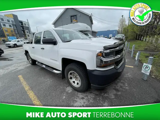 Chevrolet Silverado 1500 Camion de travail cabine multiplace 153