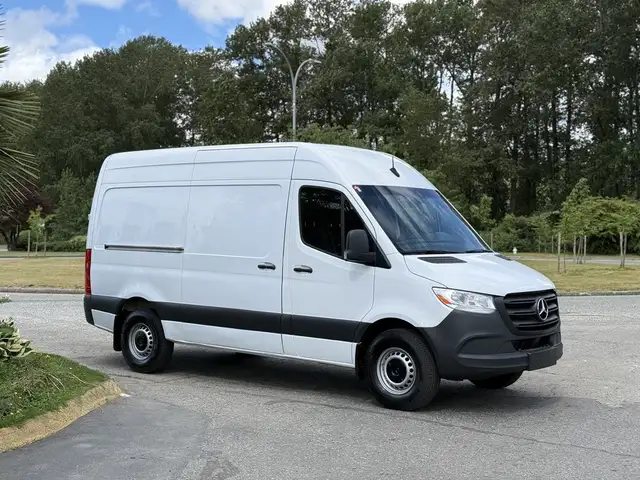 2022 Mercedes-Benz Sprinter 2500 3 Seater High Roof V6 144' wb