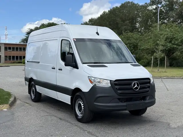 2022 Mercedes-Benz Sprinter 2500 3 Seater High Roof V6 144' wb - Photo 2